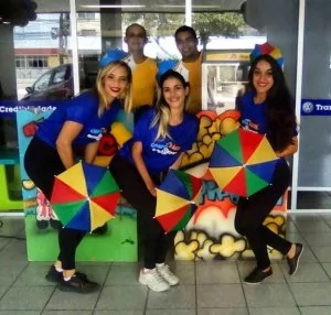 Promotoras caracterizadas para evento de carnaval em Recife