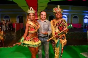 Promotores com fantasia de carnaval em Recife